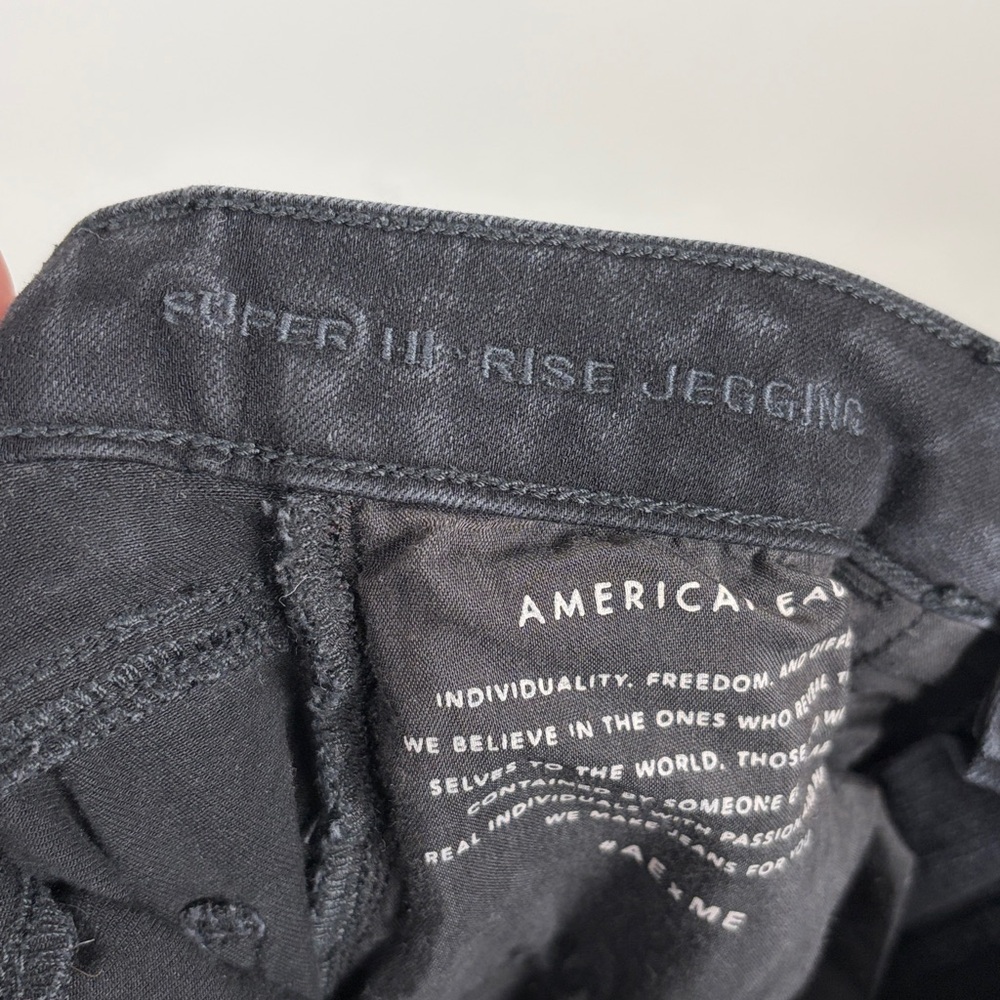 American Eagle Women's Super Hi‎ Rise Jegging SZ 8 Short - Picture 8 of 9